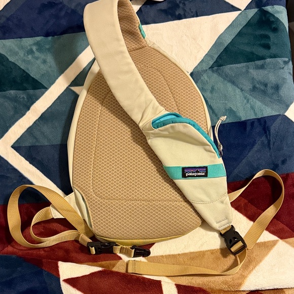 Patagonia Tan and Teal Shoulder Bag - Picture 3 of 9